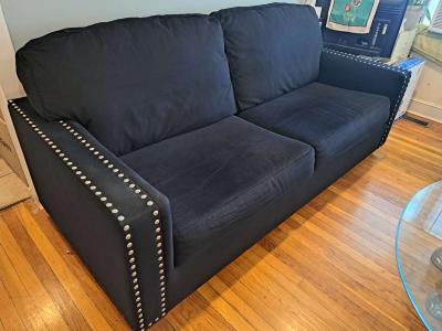 living room sofa and loveseatgood condition - Thumbnail 4