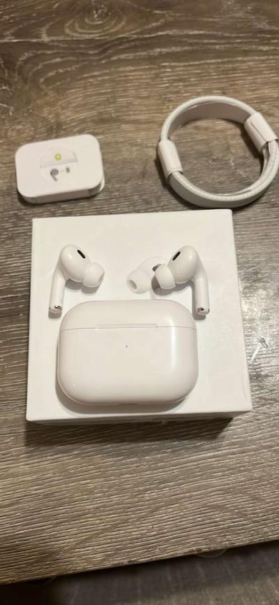 Apple AirPods Pro Gen 2 - Thumbnail 2