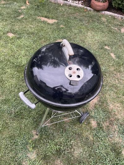 Weber 22 inch charcoal grill - Thumbnail 2