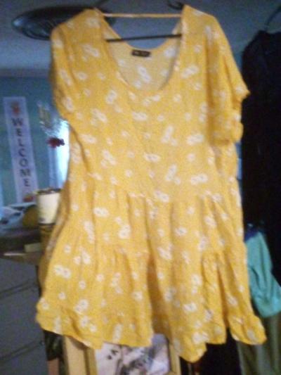 2 velvet dresses size small yellow cotton dress size large - Thumbnail 2
