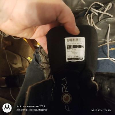 Carhartt insulated waterproofr boots size 11 half and 12 - Thumbnail 2