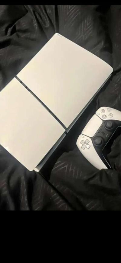 PlayStation 5 - Thumbnail 2