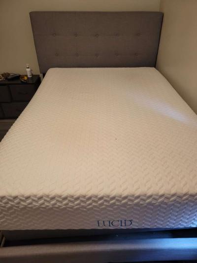 Full size bed frame - Marysville, Michigan
