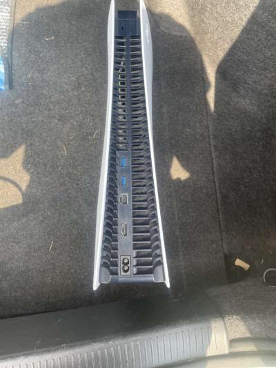 PlayStation 5 - Thumbnail 3