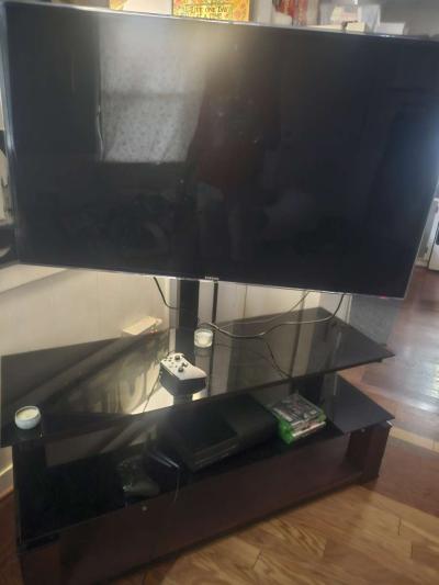 Samsung 50in with Samsung surround sound speaker and PS4 - Thumbnail 3