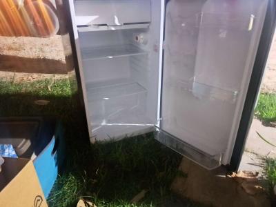 mini fridge  99 dollars or best offer - Thumbnail 2