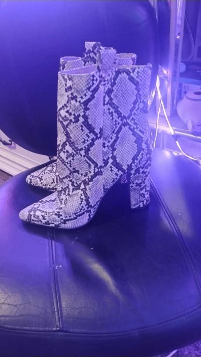 woman fashion boots  8 and half to 9 - Thumbnail 3