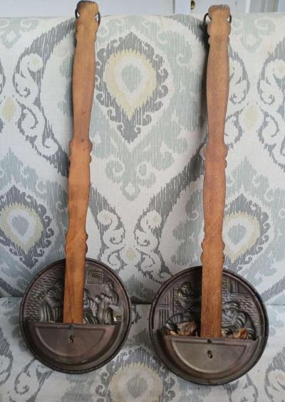 2 Vintage Bed Warmers Wall Pocket English Pub Scene Brass Wo - Thumbnail 3