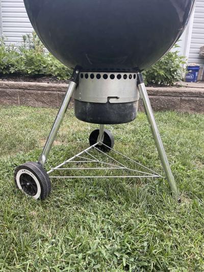 Weber 22 inch charcoal grill - Thumbnail 5