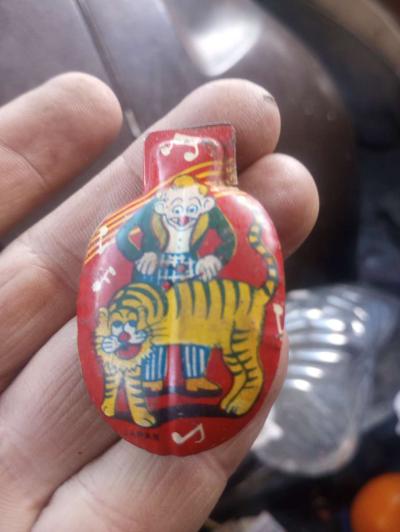 clickers fish scale Avon Liberty container with fluid - Thumbnail 5