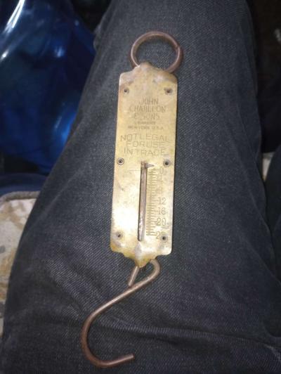 clickers fish scale Avon Liberty container with fluid - Thumbnail 4