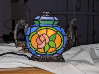 LAMP THAT WORKS FOR ME BASE LIGHTS UP ALSO