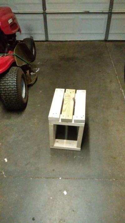 small stool are Bench - Thumbnail 3