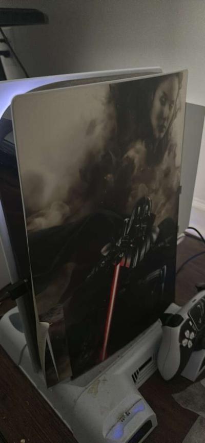 PS5 console - Thumbnail 2