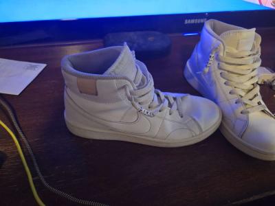 Nike shoes - Thumbnail 2