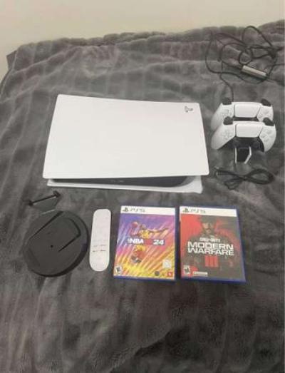 PlayStation 5 - Thumbnail 2