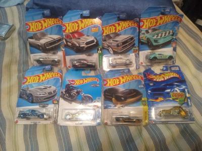 Set of 8 Hotwheels - Thumbnail 2