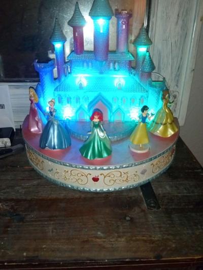 Hallmark Disney princess Castle - Thumbnail 2