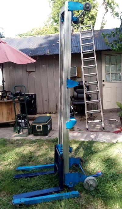 Genie material lift - Thumbnail 3