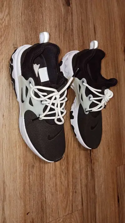 Nike shoes - Thumbnail 4