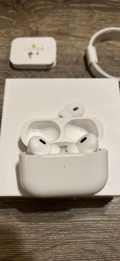 Apple AirPods Pro Gen 2 - Thumbnail 3