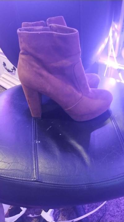 woman fashion boots  8 and half to 9 - Thumbnail 4