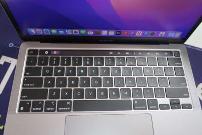 MacBook Pro - Thumbnail 6