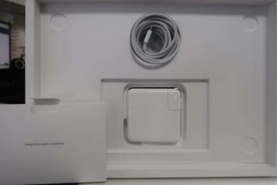 MacBook Pro - Thumbnail 4