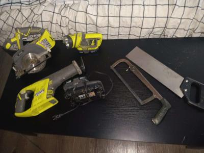 lots of tools and hardware - Thumbnail 3