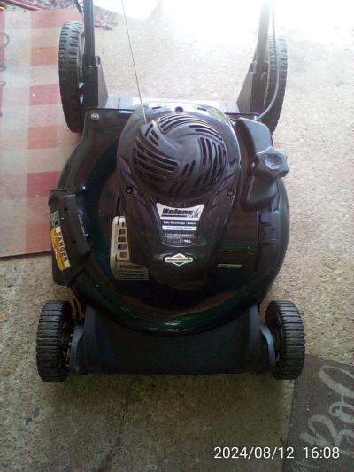 2  lawn mowers - Thumbnail 2