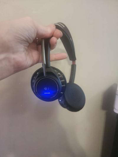 New Plantronics Voyager Focus - Thumbnail 3