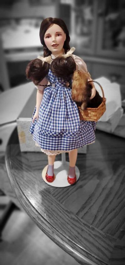 Franklin Mint Dorothy with Toto Porcelain Doll - Thumbnail 6