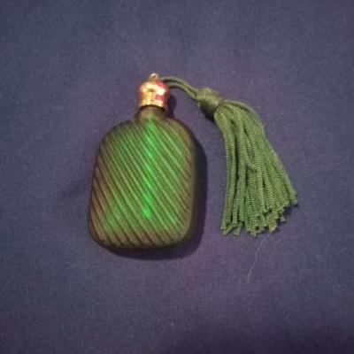 vintage green avon perfume bottle - Antioch, California