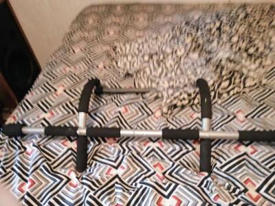 pull up bar like new - Thumbnail 2