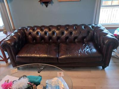 genuine cowhide leather Western couch like new condition - Thumbnail 4