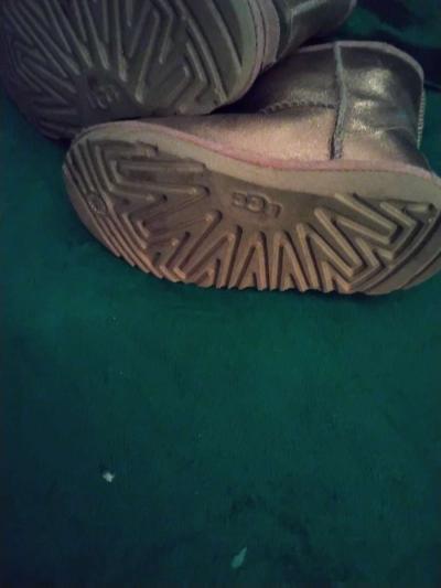 Childrens Ugg boots - Thumbnail 4