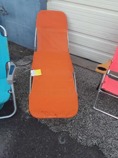 10 beach chairs or tailgate chairs bundle deal Like New - Thumbnail 4