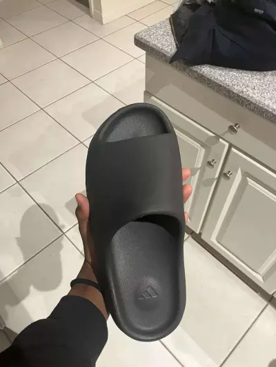 Yeezy Slides Dark Onyx all sizes - Thumbnail 2