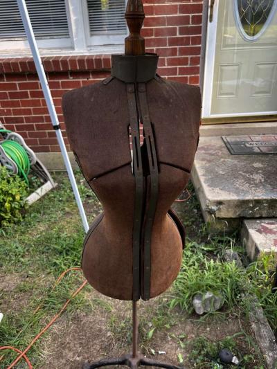 sewing machine and a formfit mannequin - Thumbnail 2