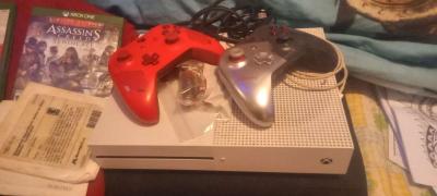white and red XBOX ONE - Thumbnail 2