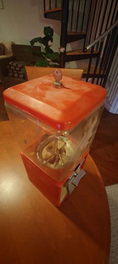 Vintage Northwestern Gumball Machine With Key - Thumbnail 3