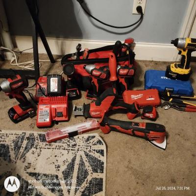 complete Milwaukee tool set with middle noise ratchets plier