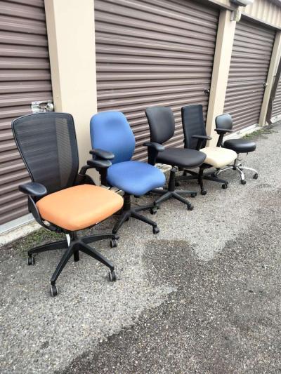 variedad de sillas - Thumbnail 5