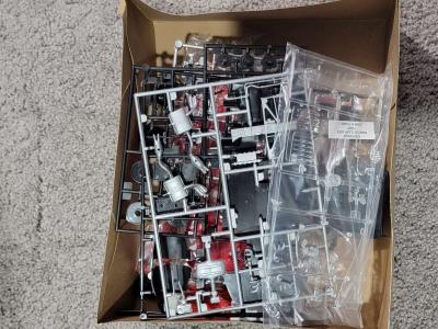 model Ferrari with glue - Thumbnail 3