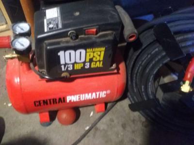 3 gallon air compressor  and hose - Thumbnail 3