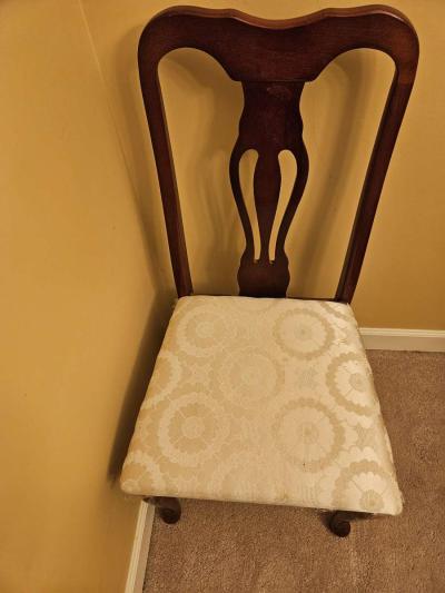 Dinning Room Table and chairs - Thumbnail 2