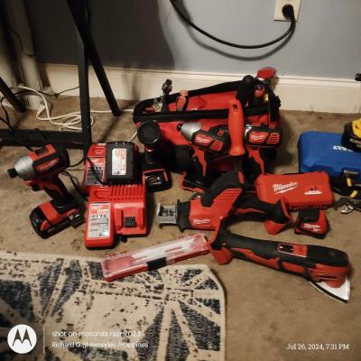 complete Milwaukee tool set with middle noise ratchets plier - Thumbnail 2