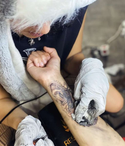 private studio artist - Thumbnail 2