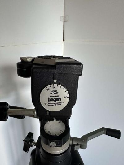 Manfrotto Bogen 3035 Geared Center Tripod and auto dolly - Thumbnail 3