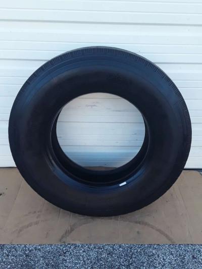 Low Pro Steer Truck Tire 29575R225 Hercules H902 Like New - Thumbnail 4